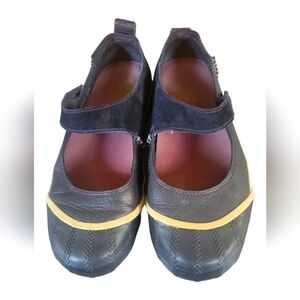 Sorel Sentry Black Leather and Handcrafted Natural Rubber Mary Jane Flats Sz 7.5